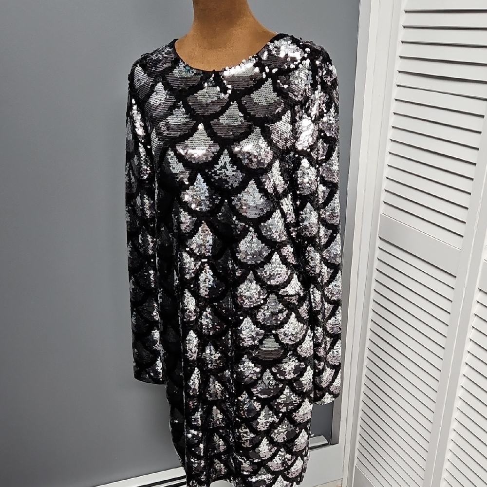 Micheal Kors Sequin Black and Silver Dress Size S  NWT